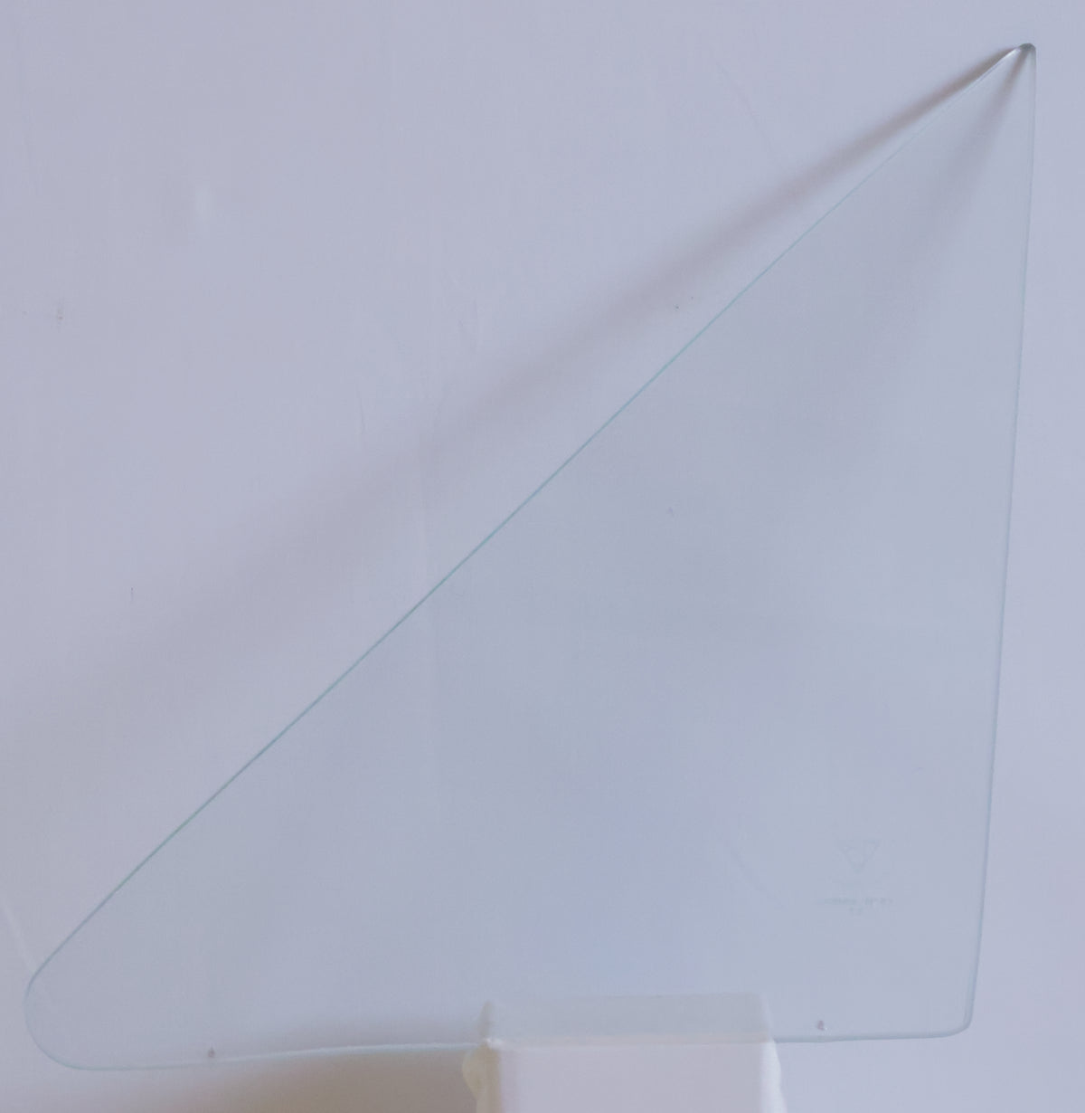 FORD XW XY SEDAN LEFT FRONT QUARTER GLASS - CLEAR